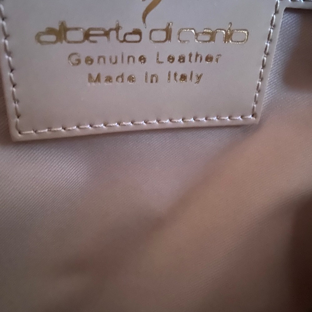 Pretty leight beigh handbag 👜 - Picture 3 of 10